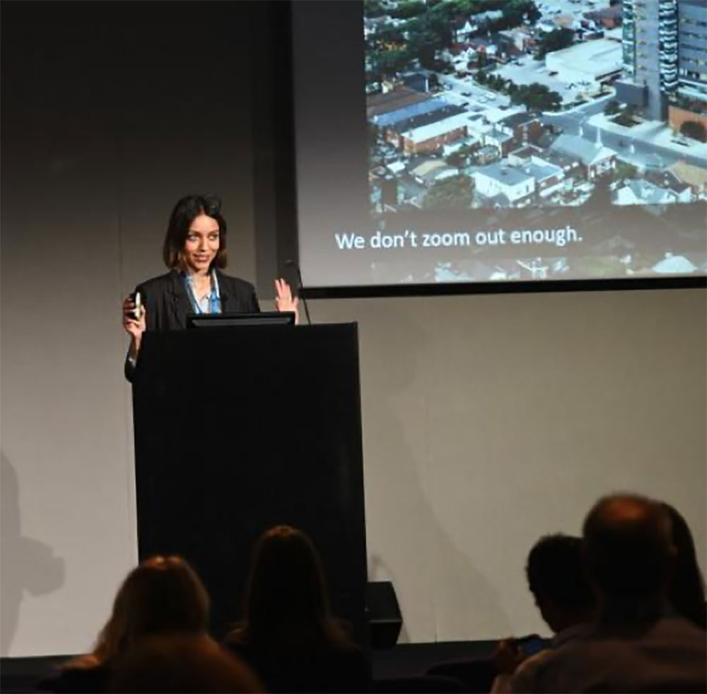 Dorsa Jalalian doing a presentation at an event
